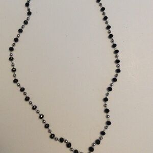 Beaded black & silver tone necklace bjr